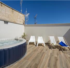 3 bedroom villa with jacuzzi, Castellammare del Golfo, sleeps 4-6